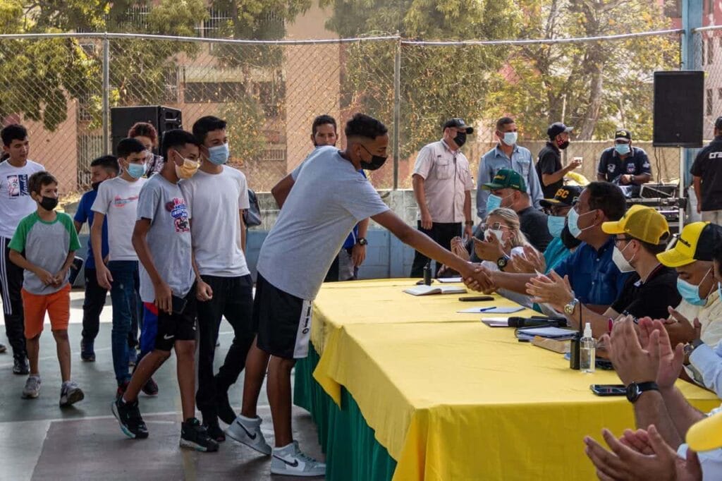 Con su Gabinete Parroquial Alcaldía de Maracaibo lleva soluciones a los habitantes de Gallo Verde