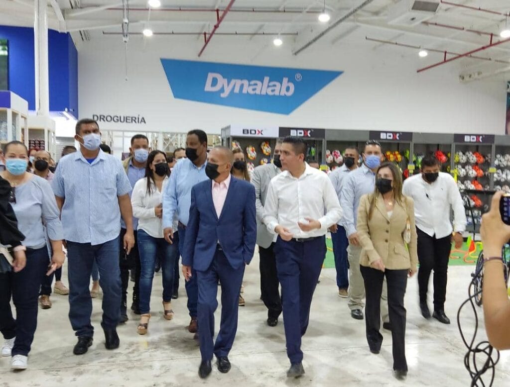 Manuel Rosales: «La apertura e inauguración de Makro y Redvital es señal del florecimiento del Zulia»