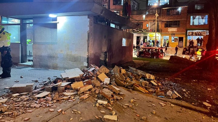 Atentado contra la policía dejó un niño muerto y decenas de heridos en Bogotá