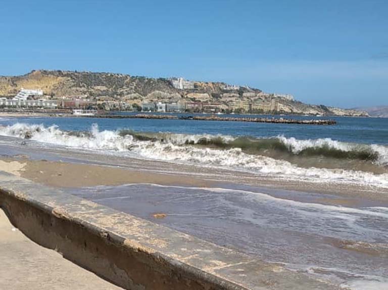 Reportan cierre de playas en Lechería por 72 horas