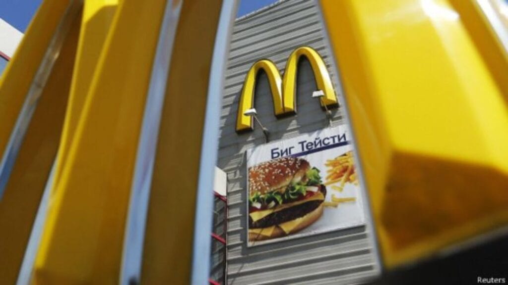 Hallan niños de 10 años trabajando hasta altas horas en un McDonald’s