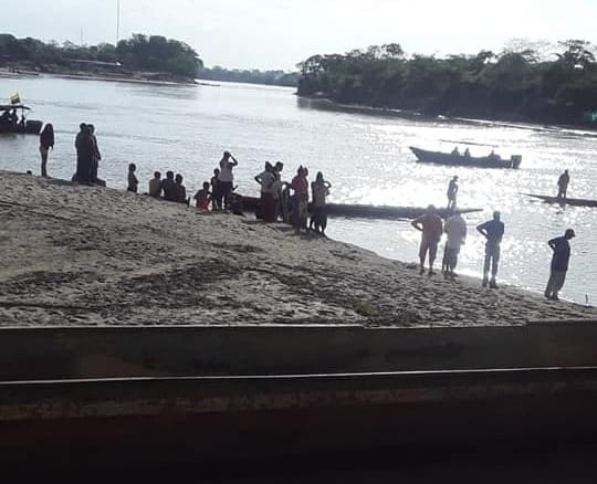 Hallan cadáveres de dos jóvenes venezolanos acribillados a tiros en orillas del río Arauca