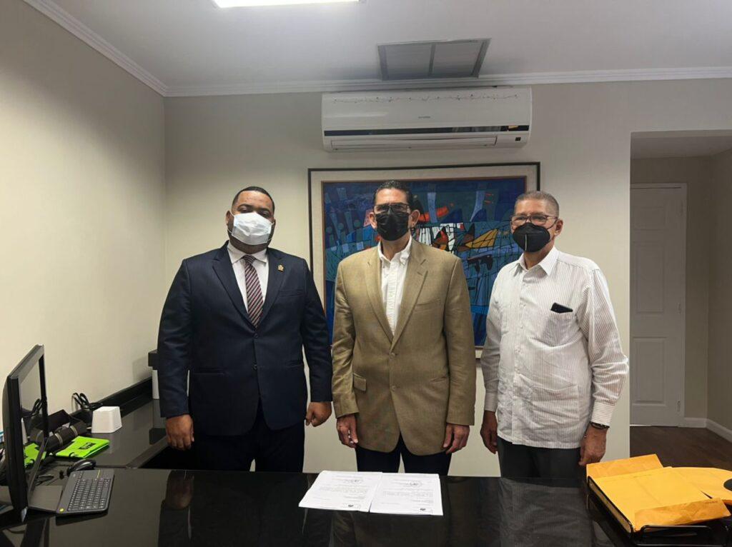 Secretario de Gobierno del Zulia recibió las tres leyes económicas aprobadas por el Clez