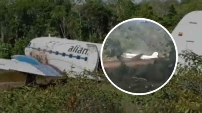 ¡POR UNA FALLA! Avión en Colombia perdió el control y se accidentó al intentar aterrizar (VIDEO)