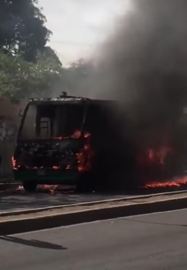 Bus de transporte público se incendió en Coro
