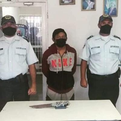 Joven es detenido tras intentar asesinar con un machete a un hombre en el mercado Las Pulgas