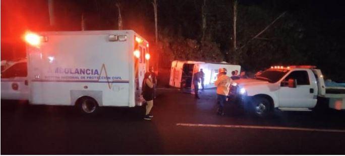 Aparatoso accidente en autopista Caracas-La Guaira FOTOS