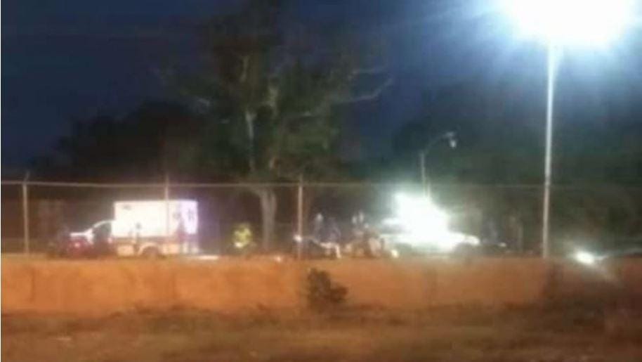 Mujer da a luz en plena vía, la ambulancia se accidentó por falta de gasolina (VIDEO)