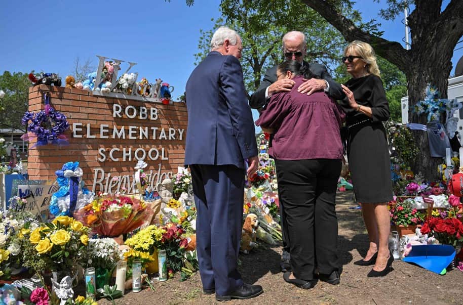 Biden visita Texas para honrar a víctimas de la matanza de Uvalde