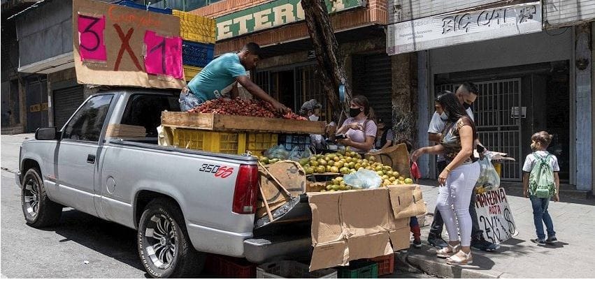 Más de 50% de los empleados públicos se ayudan con trabajo informal para subsistir
