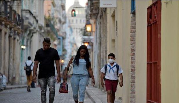 Cuba vive su primer día sin mascarillas contra el coronavirus