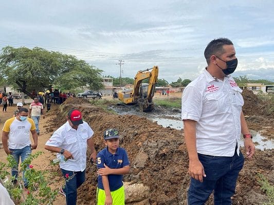 ¡EN PRO DE LAS COMUNIDADES! Alcaldía de Miranda trabaja en limpieza de cañada