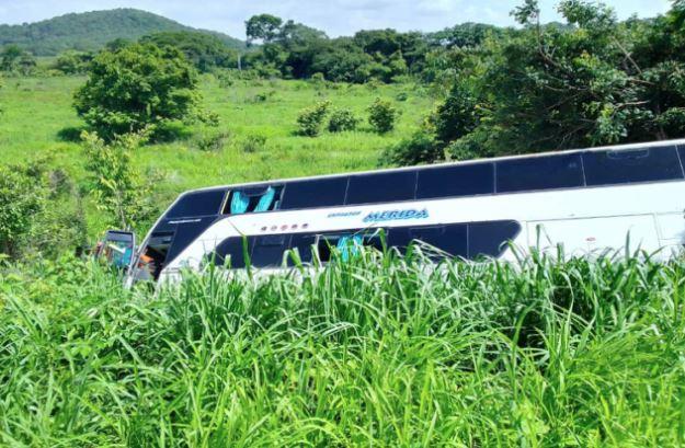 Vuelco de un autobús dejó al menos siete lesionados en Cojedes