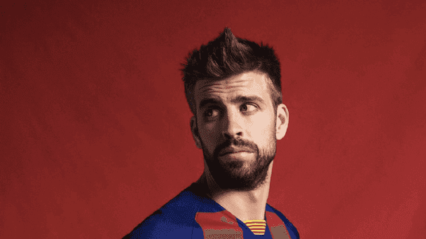 ¡No la supera! Fanáticos captaron a Piqué mientras escuchaba tema de Shakira (VIDEO)