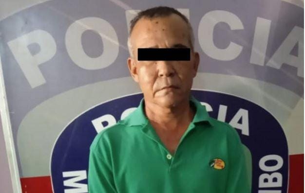 Aprehendido tras golpear, insultar y amenazar a su madre