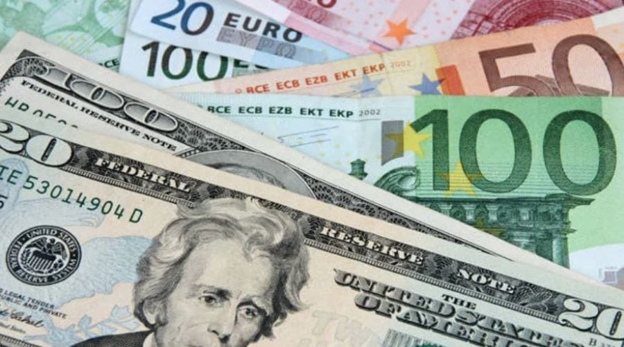 ¡Cae la moneda europea! El euro se desploma a su mínimo en 20 años y queda en paridad con el dólar