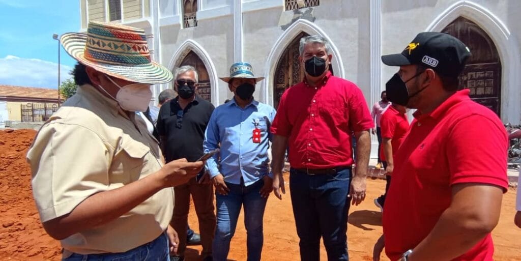 Alcalde Luis Caldera: «Estamos en cuenta regresiva para la entrega de la plaza Bolívar y templo de El Moján»