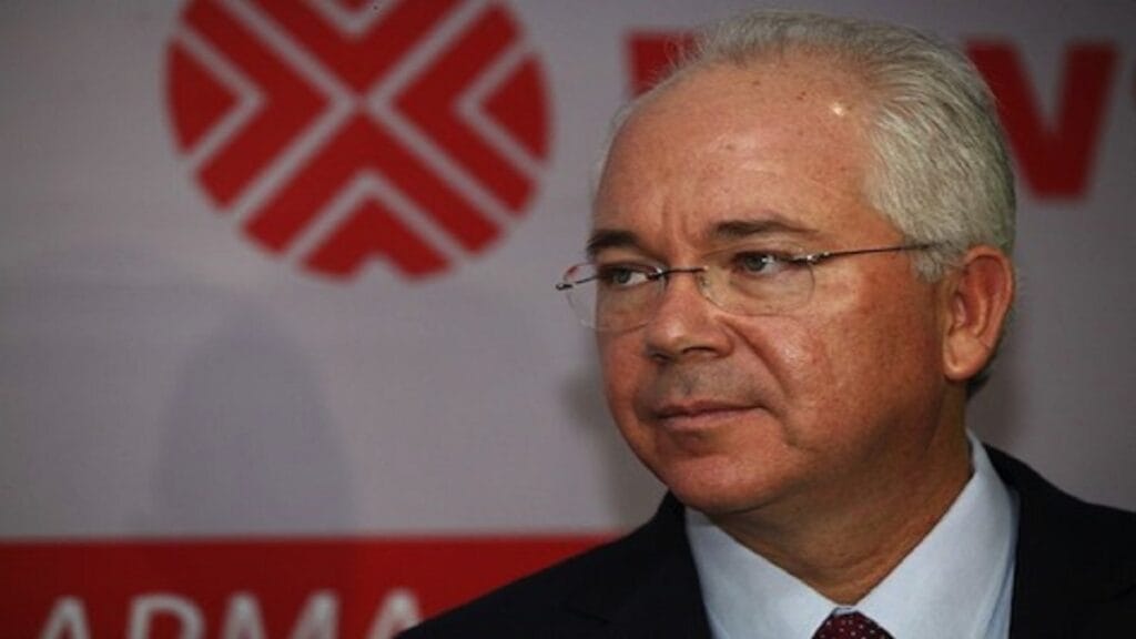 Gobierno pide una orden de captura internacional contra Rafael Ramírez