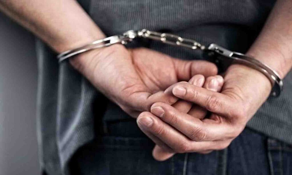 Detenido hombre que abusaba de su hija de 7 años y la obligaba a ver pornografía