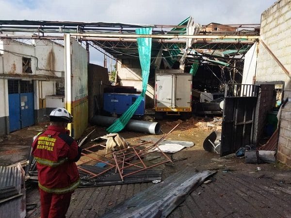 Fuerte explosión en una fábrica textil en Caracas