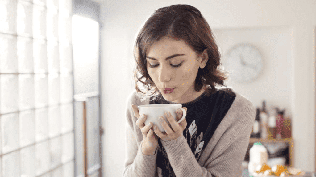 ¿Qué pasa si se toma café negro todos los días?