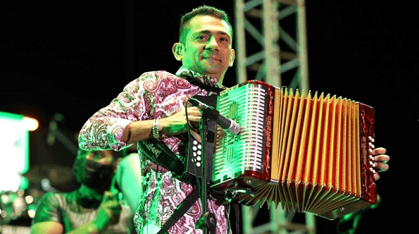 Acordeonista Iván Zuleta internado de urgencia por fuerte neumonía