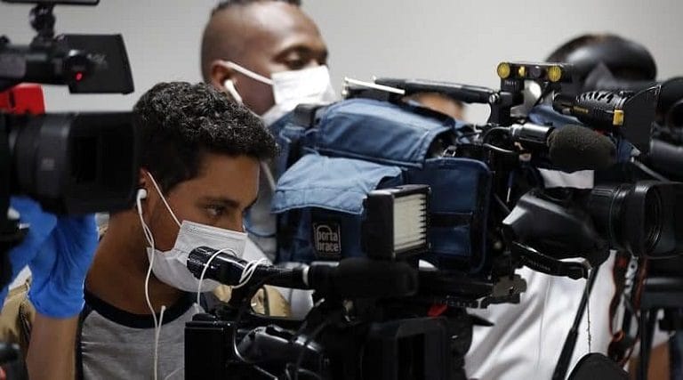Denuncian ataque a periodista por parte del presidente de teleférico