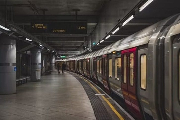 Sujeto le arrancó la oreja de un mordisco a otro hombre tras una discusión en metro| +Imágenes