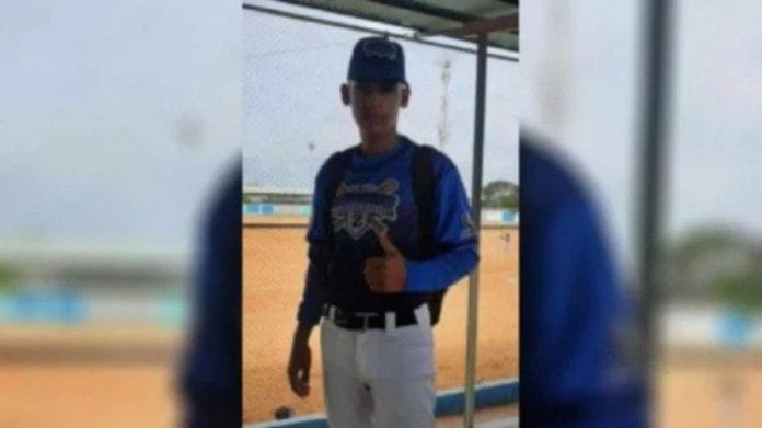 Joven pelotero de 16 años muere tras recibir un pelotazo en la cabeza
