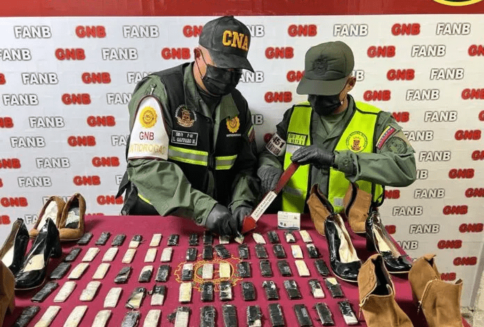 Aeropuerto de Maiquetía: GNB incautó 84 envoltorios de cocaína escondidos en los zapatos de una mujer