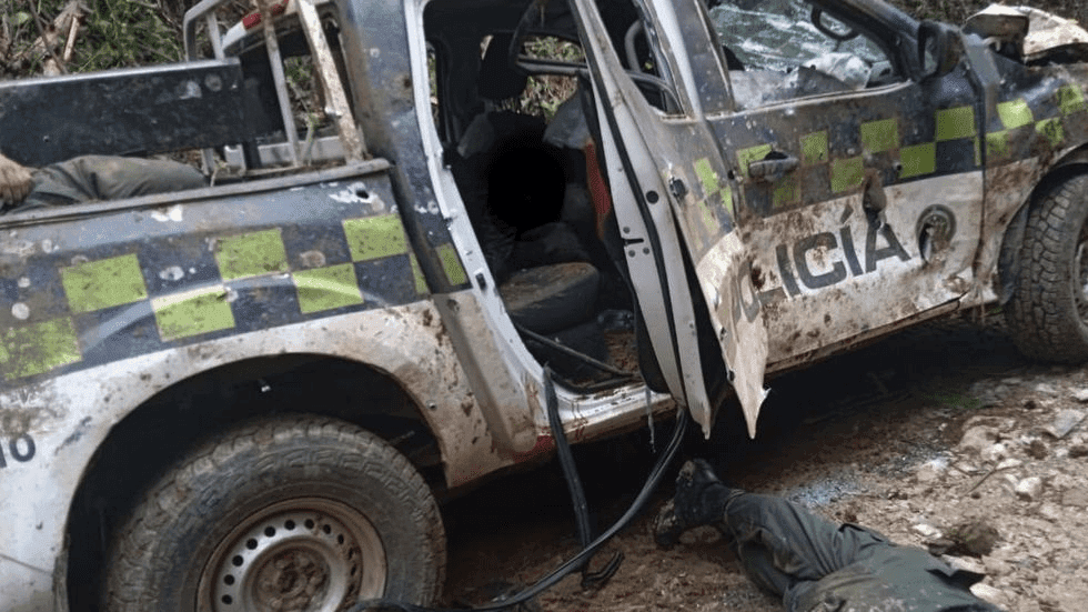 Mueren ocho policías en Colombia tras ataque con explosivos en Huila