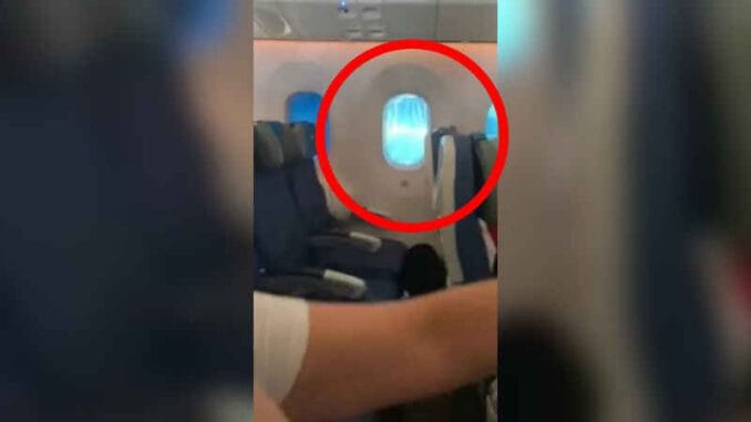Ventana de avión que iba a Estados Unidos se rompe en pleno vuelo| +Video