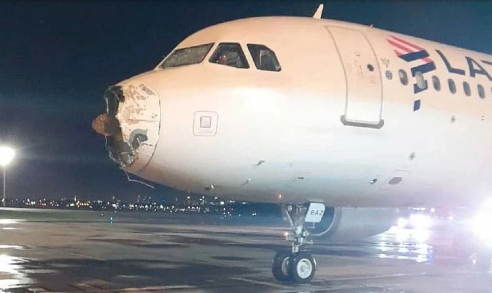 VIDEO| Avión sufrió turbulencias y se quedó sin motor tras salir de Chile