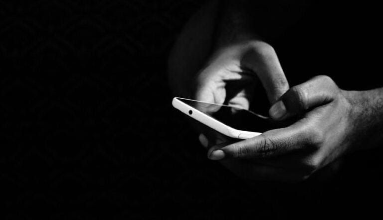 Delincuente fue atrapado después de tomarse selfis son el celular que robó