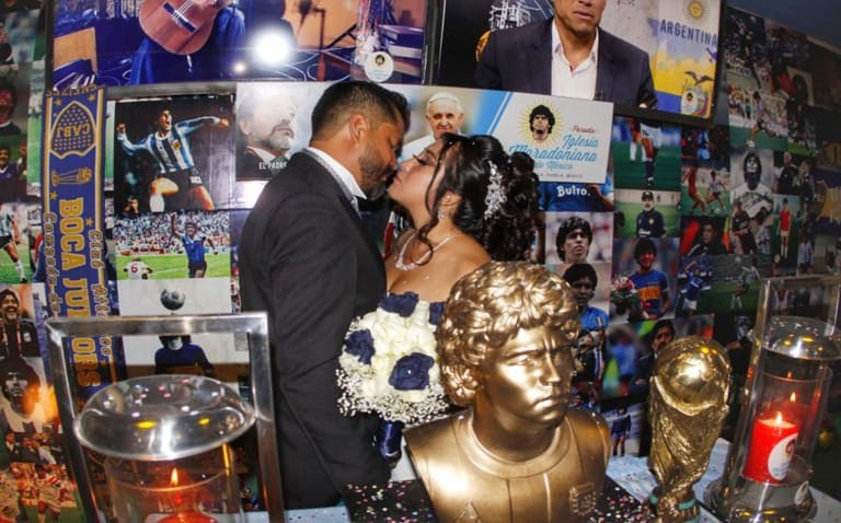 Se casa primera pareja en México en Iglesia Maradoniana