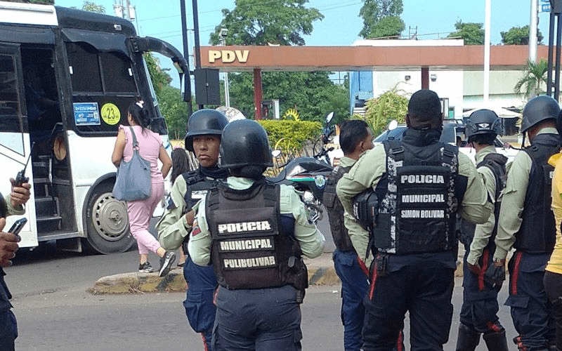 Arrestada a adolescente por golpear y amenazar de muerte a su madre con un cuchillo