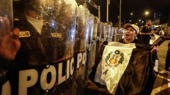 Gobierno de Boluarte suspende derechos constitucionales en varias regiones de Perú