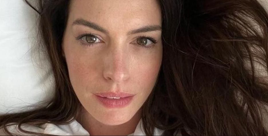 Anne Hathaway cautivó con sensual baile durante una fiesta privada en París (VIDEO)