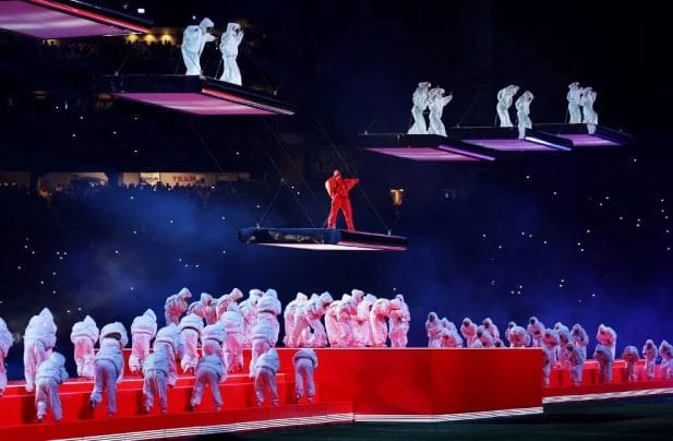 FOTOS| Así fue espectacular show de medio tiempo de Rihanna en el Super Bowl 2023