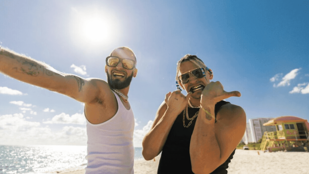 Los cantantes Mau y Ricky retratan una Miami «alocada» en su nuevo sencillo