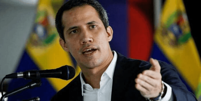 Guaidó pide salarios justos para los docentes