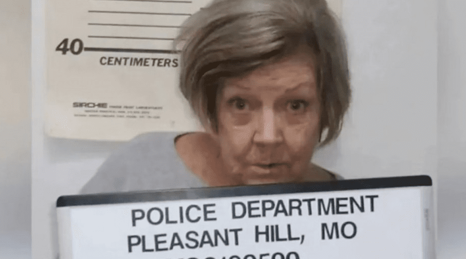 Abuela roba un banco por tercera vez en su vida y deja una curiosa nota al cajero