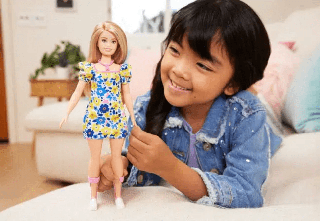 VIDEO| Mattel lanza su primera Barbie con síndrome de Down