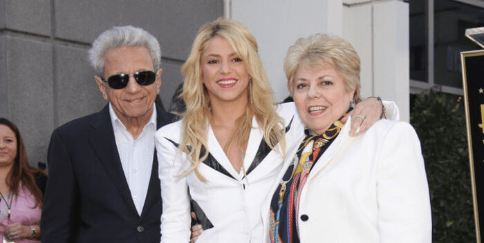 Los padres de Shakira abandonan España