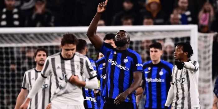 Lukaku rescató al Inter en un accidentado “Derbi de Italia”