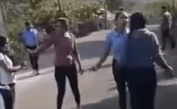 VIDEO| Padres alentaron pelea entre su hija y una compañera en Aragua