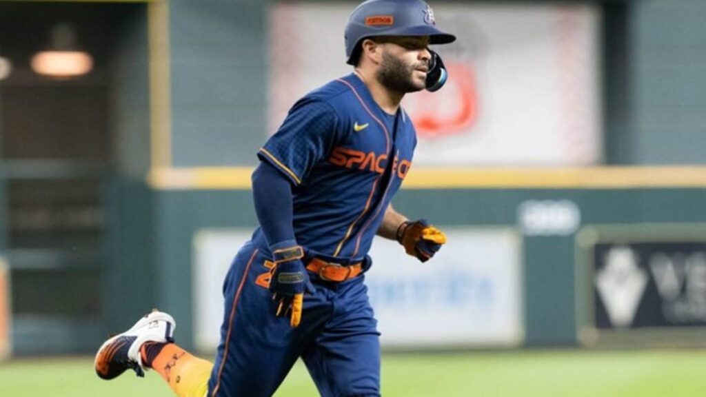 Este fue el gigantesco e histórico grand slam de José Altuve en el Minute Maid Park (Video)