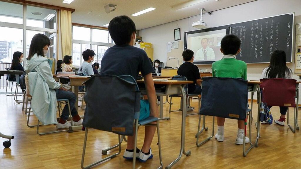 Unos 50 niños indispuestos tras presunta fuga de gas en una escuela japonesa