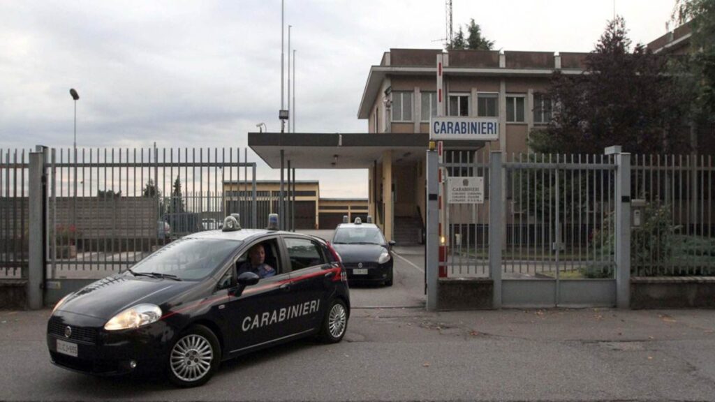 Estudiante acuchilla a su profesora y amenaza a sus compañeros con una pistola juguete en Italia
