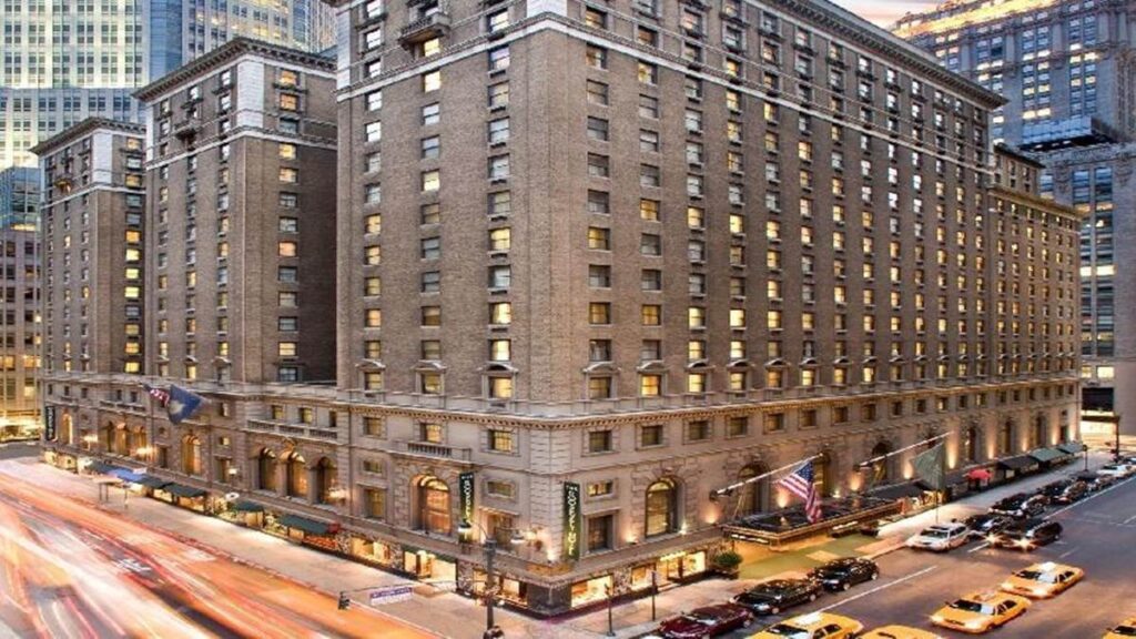 Conozca el hotel de lujo dónde albergarán a migrantes con hijos en Nueva York (Fotos)